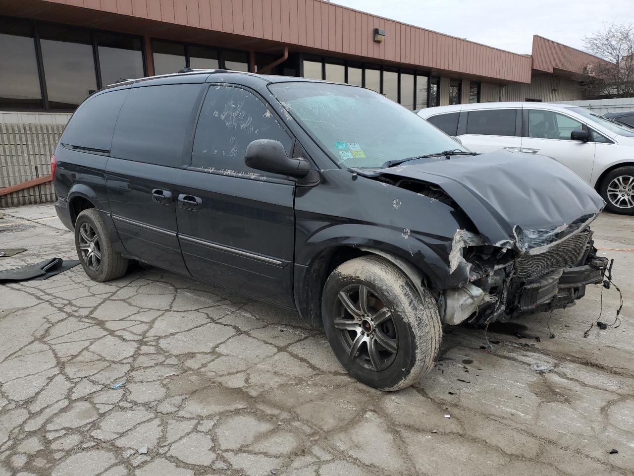 2005 Chrysler Town & Country - Image 4