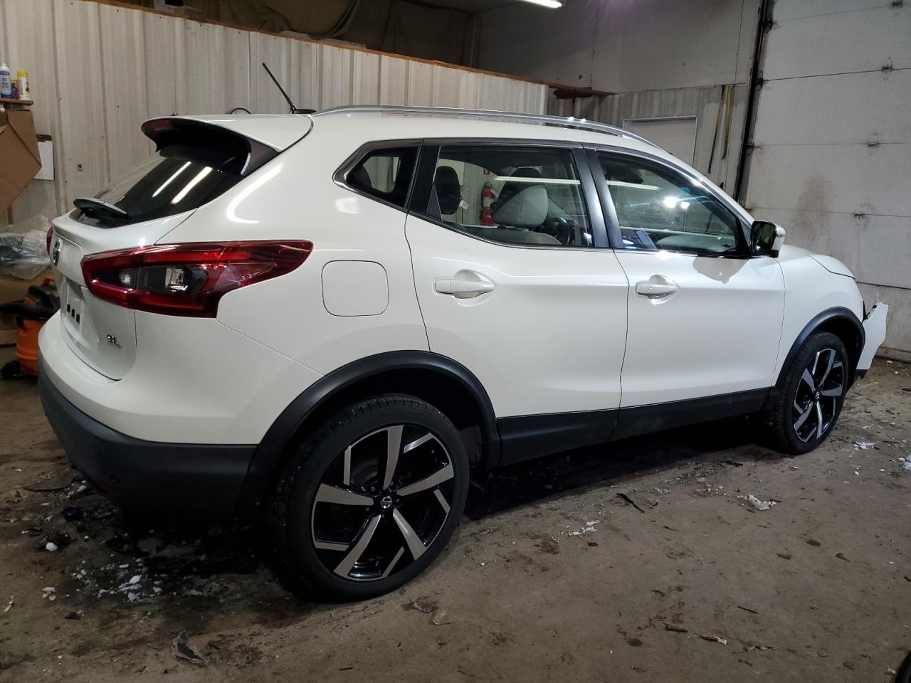 2020 Nissan Rogue - Image 3