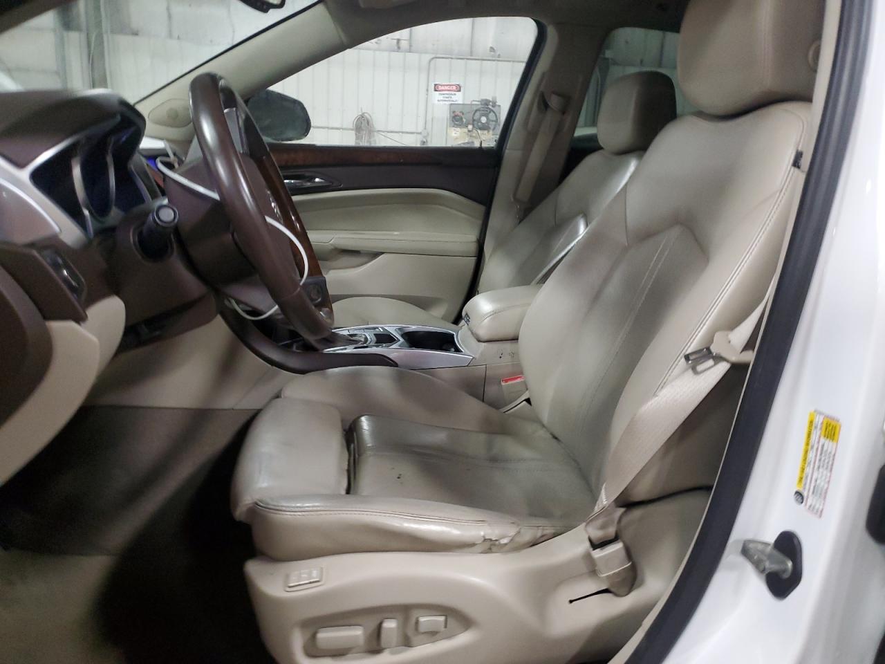 2010 Cadillac SRX - Image 7