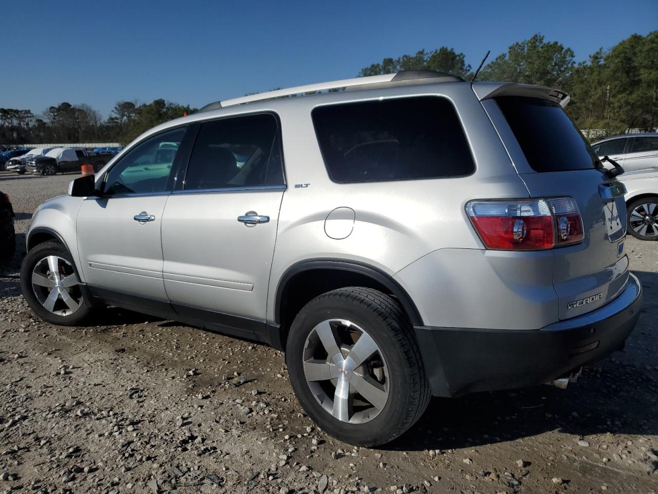 2010 GMC Acadia - Image 2