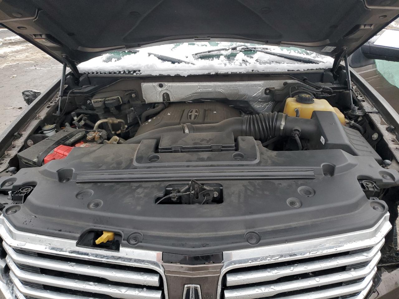 2015 Lincoln Navigator - Image 14
