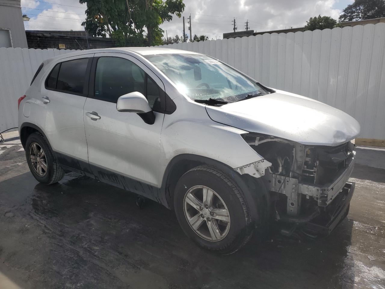 2020 Chevrolet Trax - Image 4