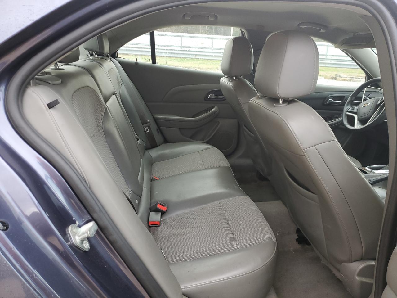 2015 Chevrolet Malibu - Image 10