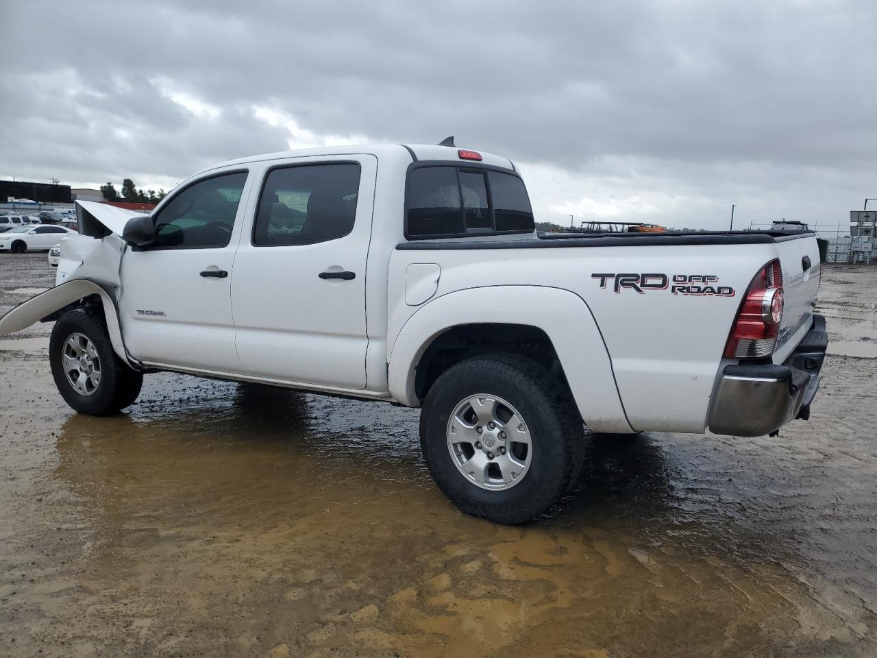 2015 Toyota Tacoma - Image 2