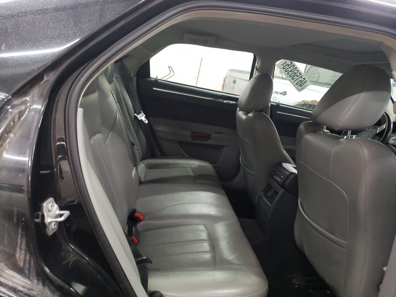 2007 Chrysler 300 - Image 10