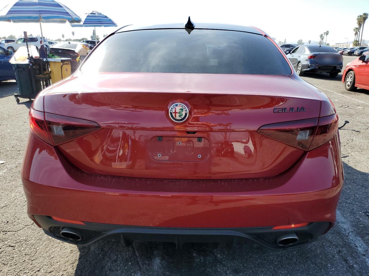 2018 Alfa Romeo Giulia - Image 6