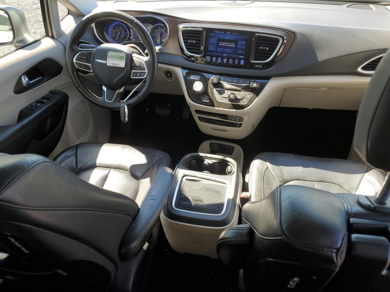 2017 Chrysler Pacifica - Image 8