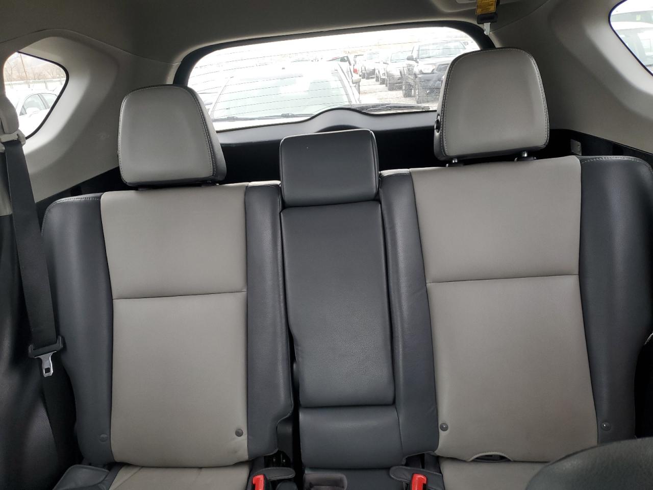 2015 Toyota RAV 4 - Image 10