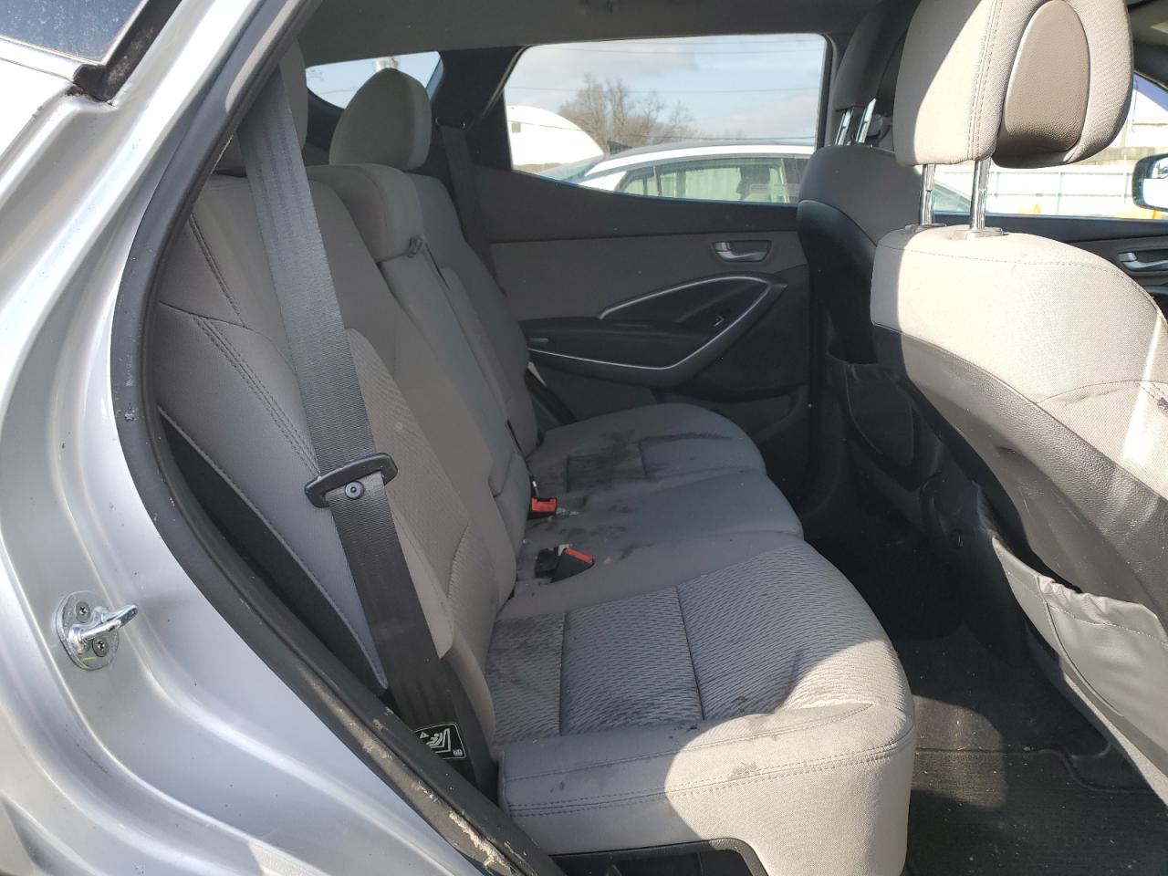 2015 Hyundai Santa Fe - Image 10