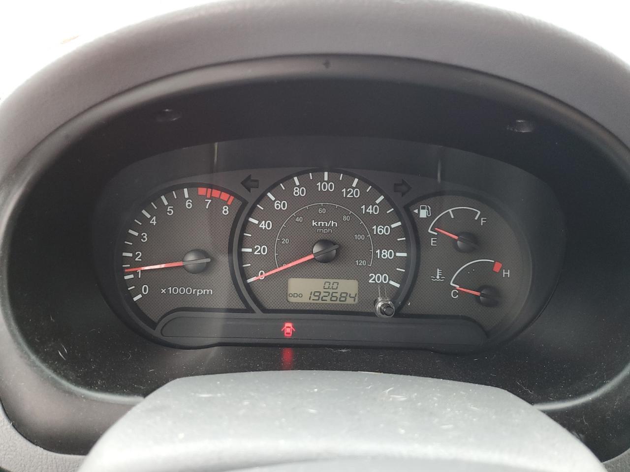 2005 Hyundai Accent - Image 9