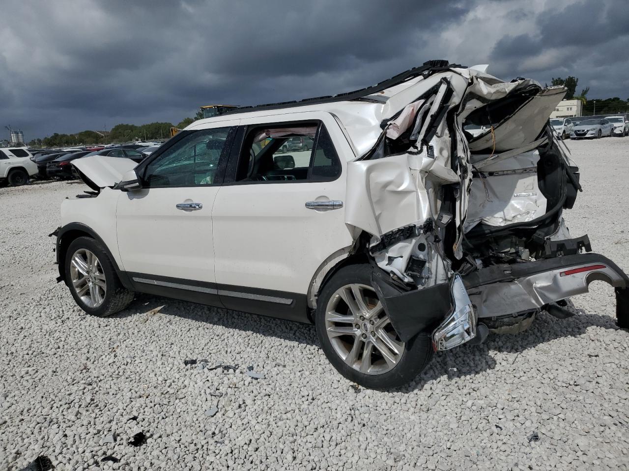2017 Ford Explorer - Image 2
