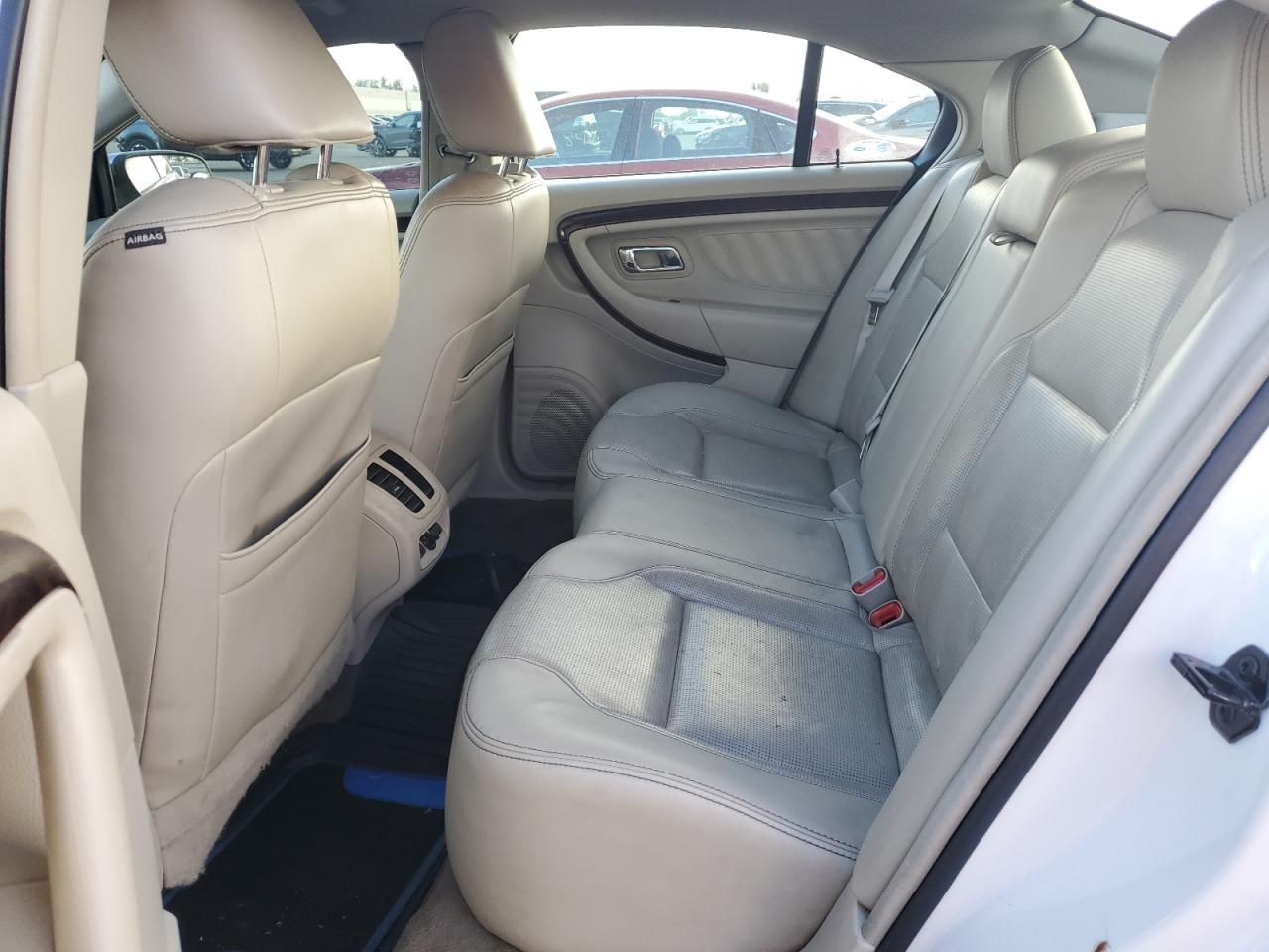 2010 Ford Taurus - Image 10