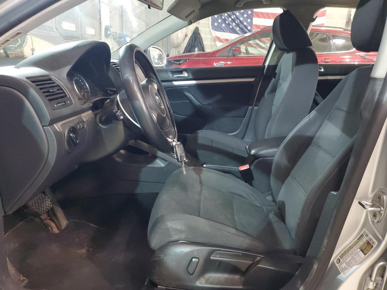 2010 Volkswagen Jetta - Image 7