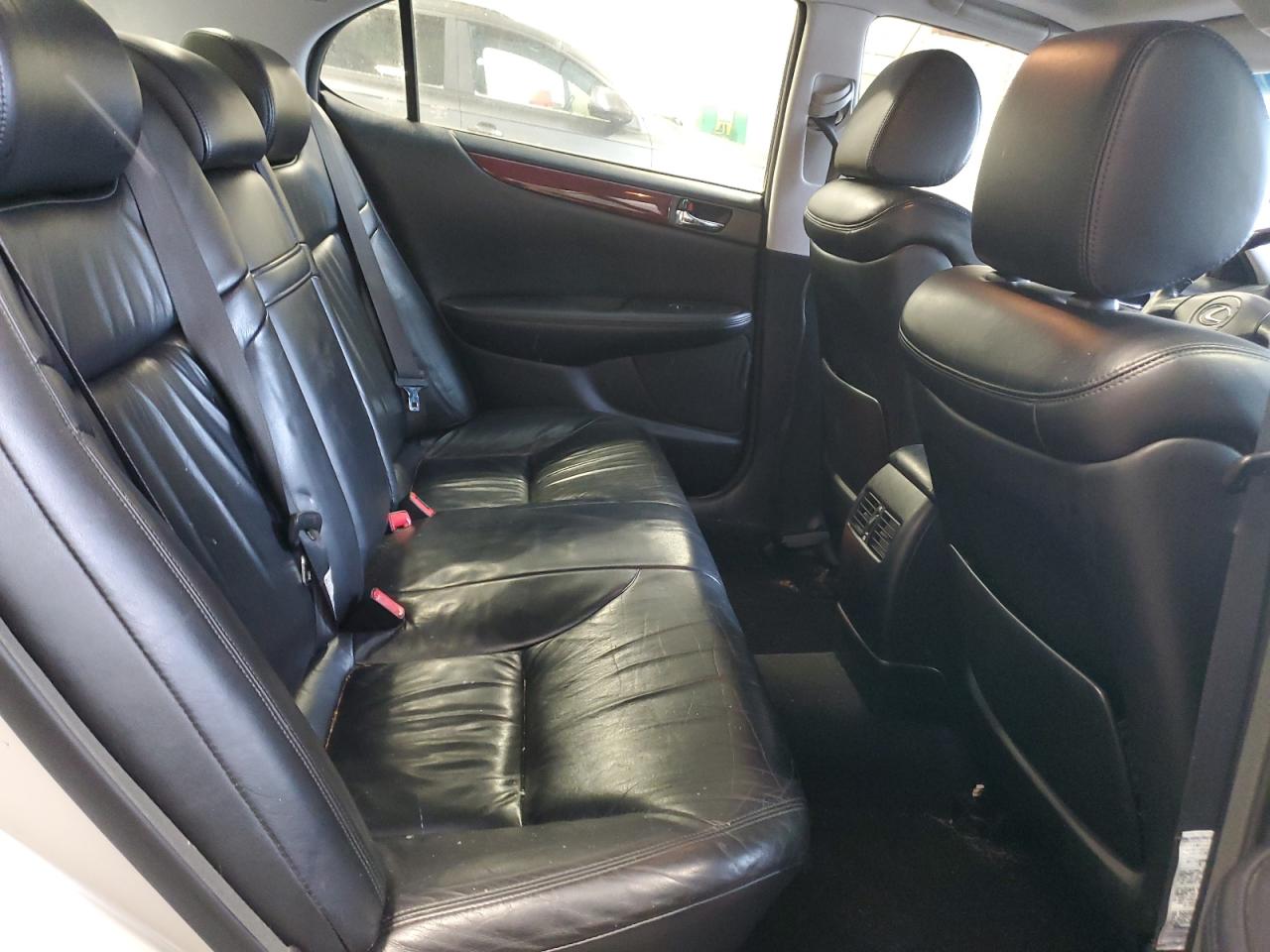 2003 Lexus ES - Image 10