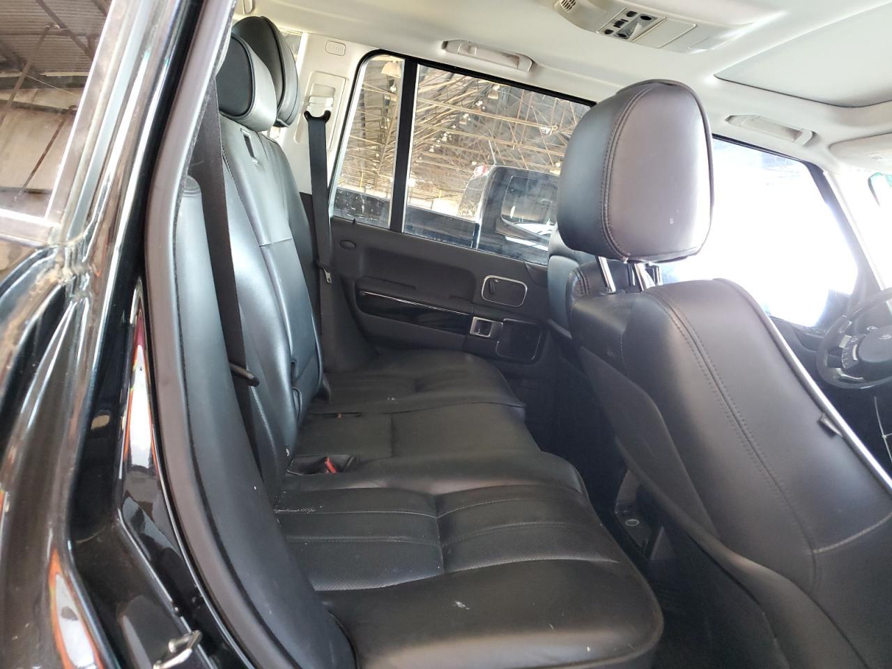 2010 Land Rover Range Rover - Image 11
