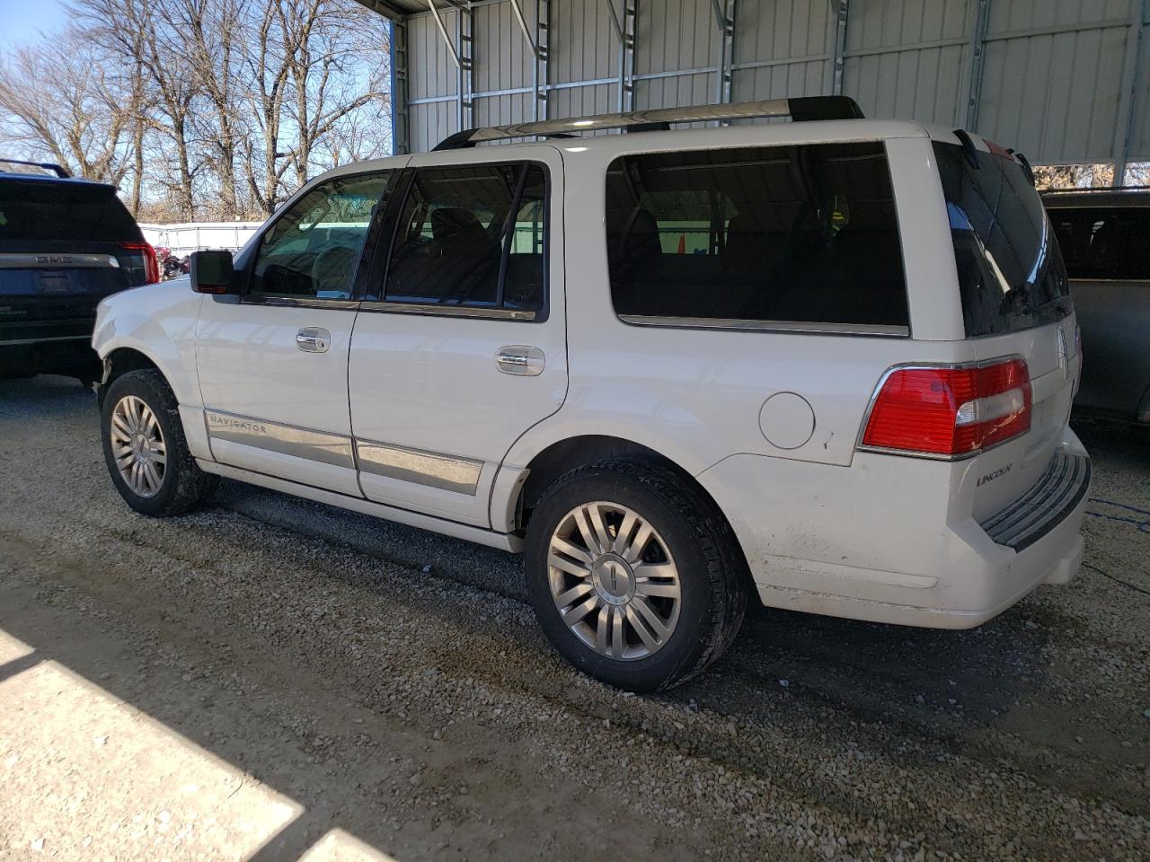 2011 Lincoln Navigator - Image 2