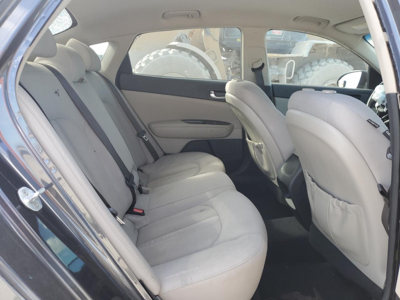 2017 Kia Optima - Image 10