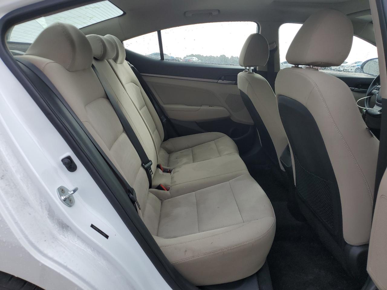 2018 Hyundai Elantra - Image 10