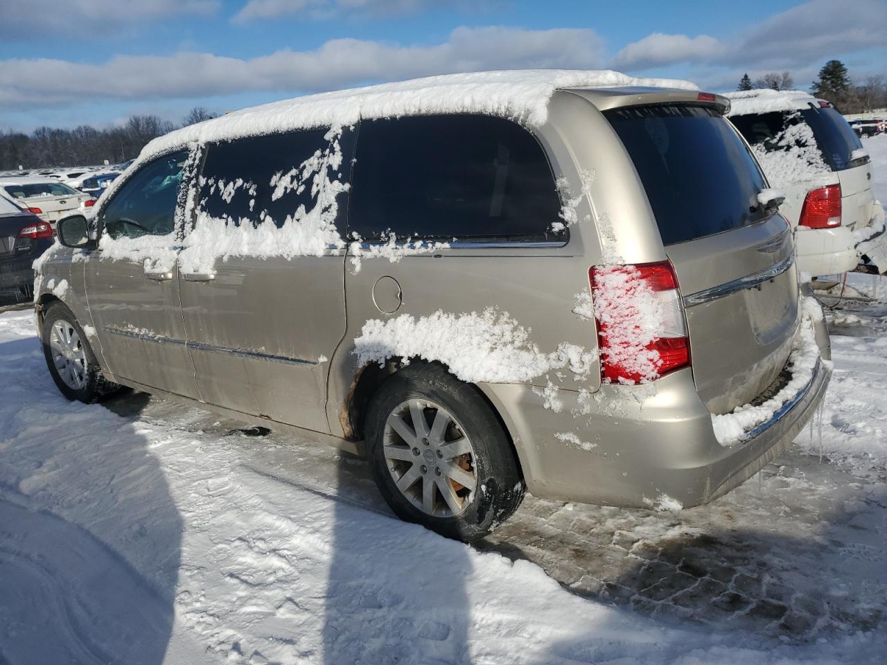 2013 Chrysler Town & Country - Image 2