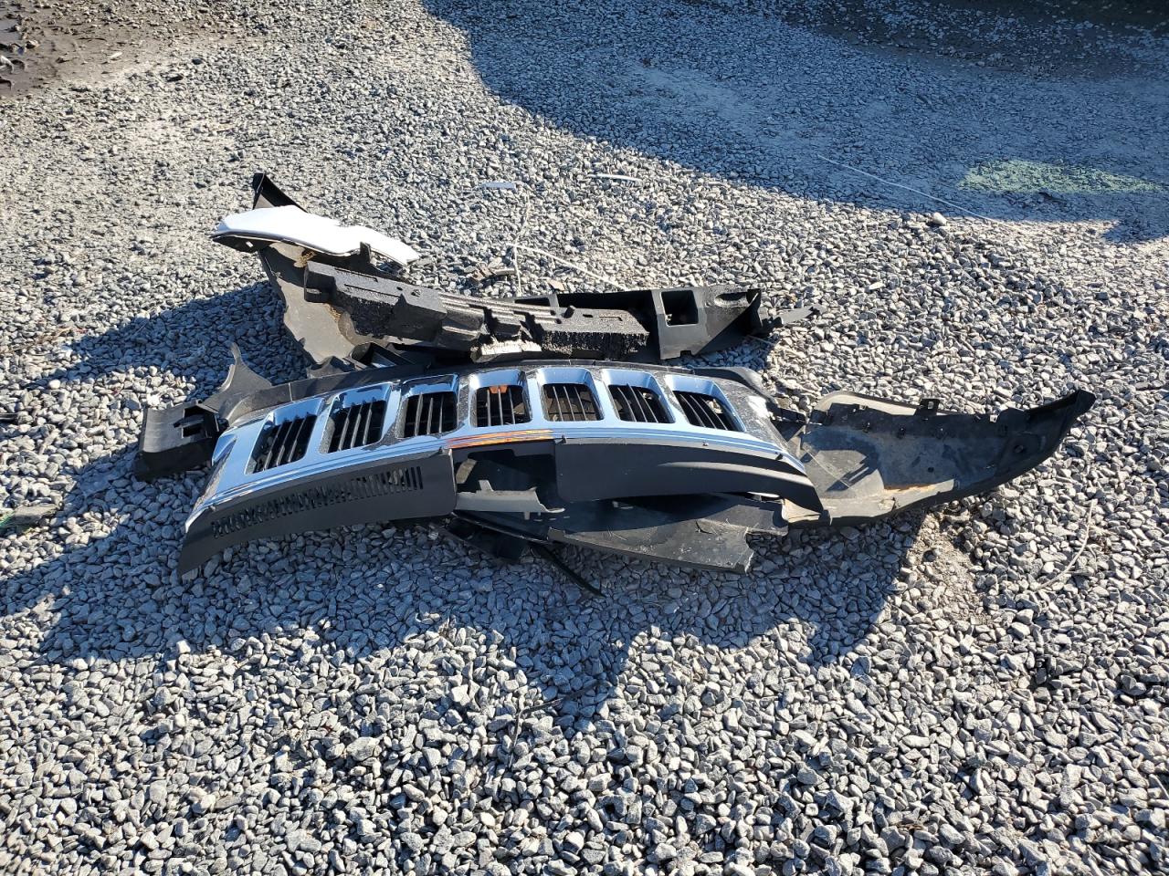 2012 Jeep Grand Cherokee - Image 15