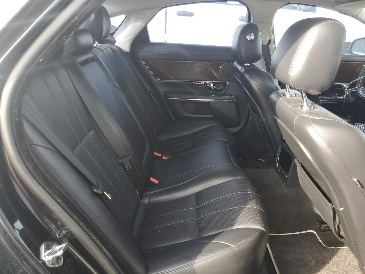 2012 Jaguar XJ - Image 10