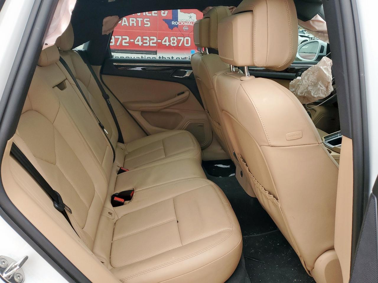 2021 Porsche Macan - Image 11