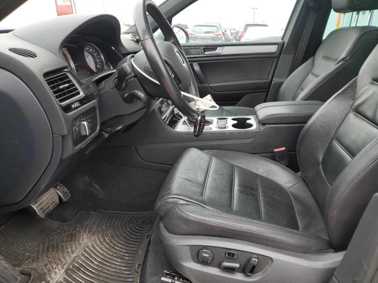 2017 Volkswagen Touareg - Image 7