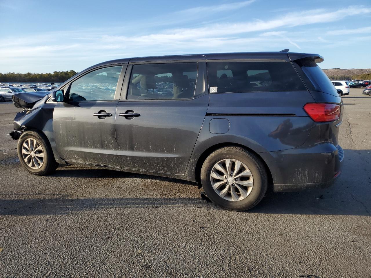 2019 Kia Sedona - Image 2