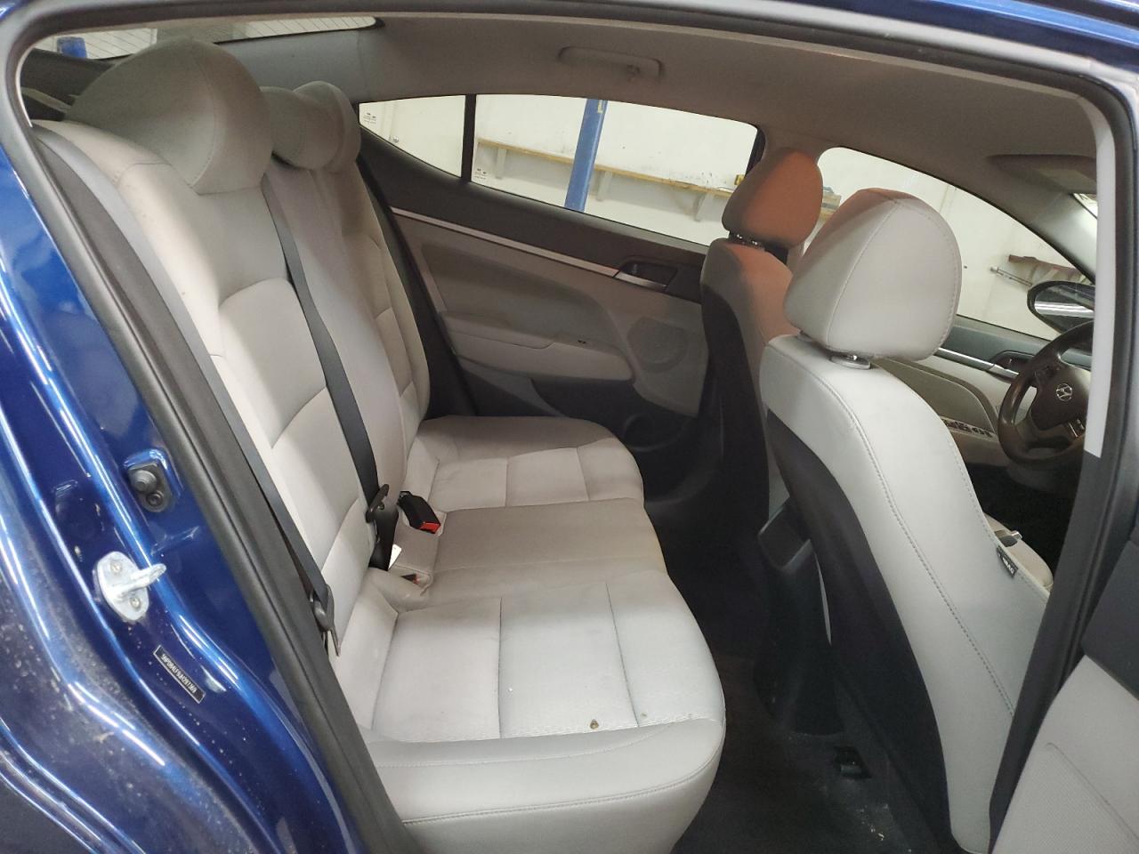 2018 Hyundai Elantra - Image 10