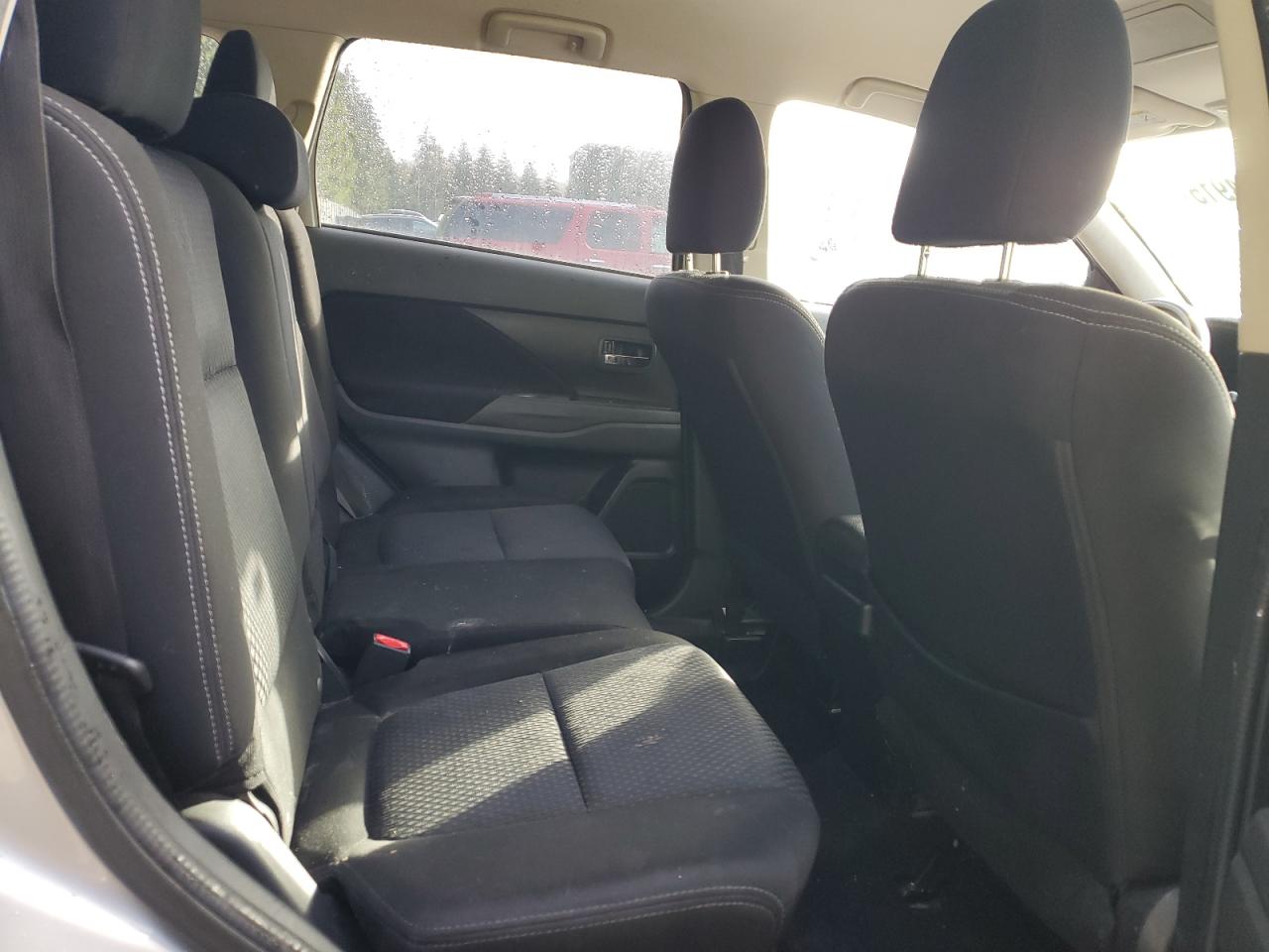 2018 Mitsubishi Outlander - Image 11