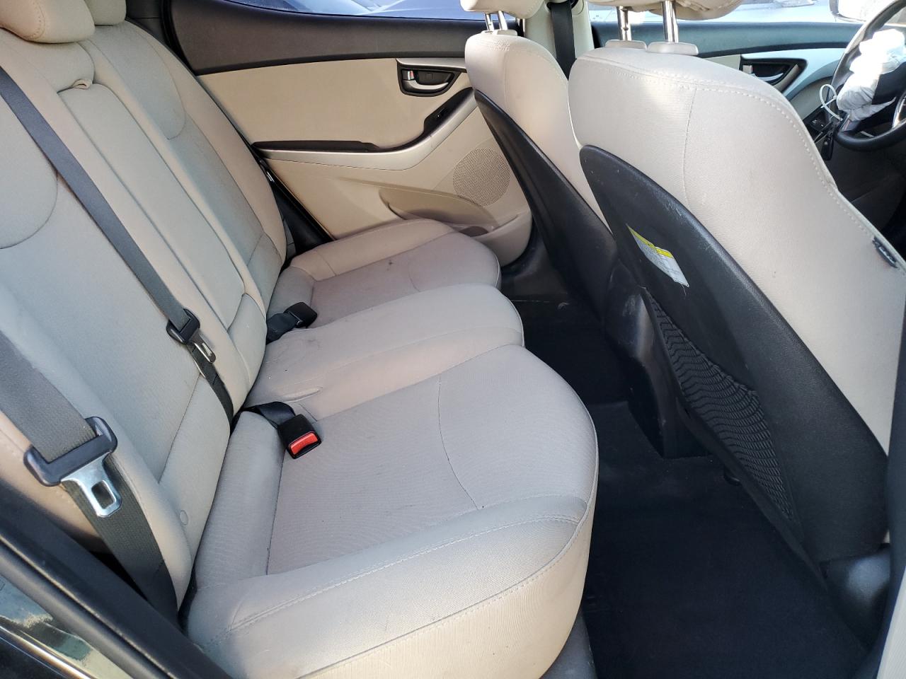 2016 Hyundai Elantra - Image 10