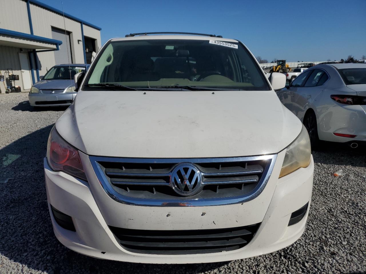 2009 Volkswagen Routan - Image 5