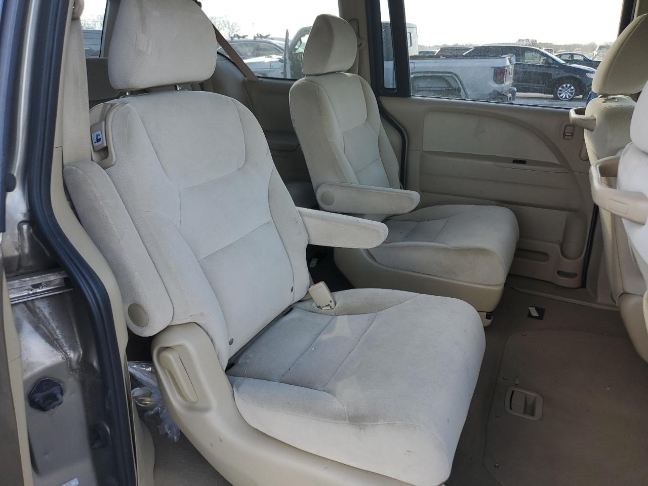 2010 Honda Odyssey - Image 11