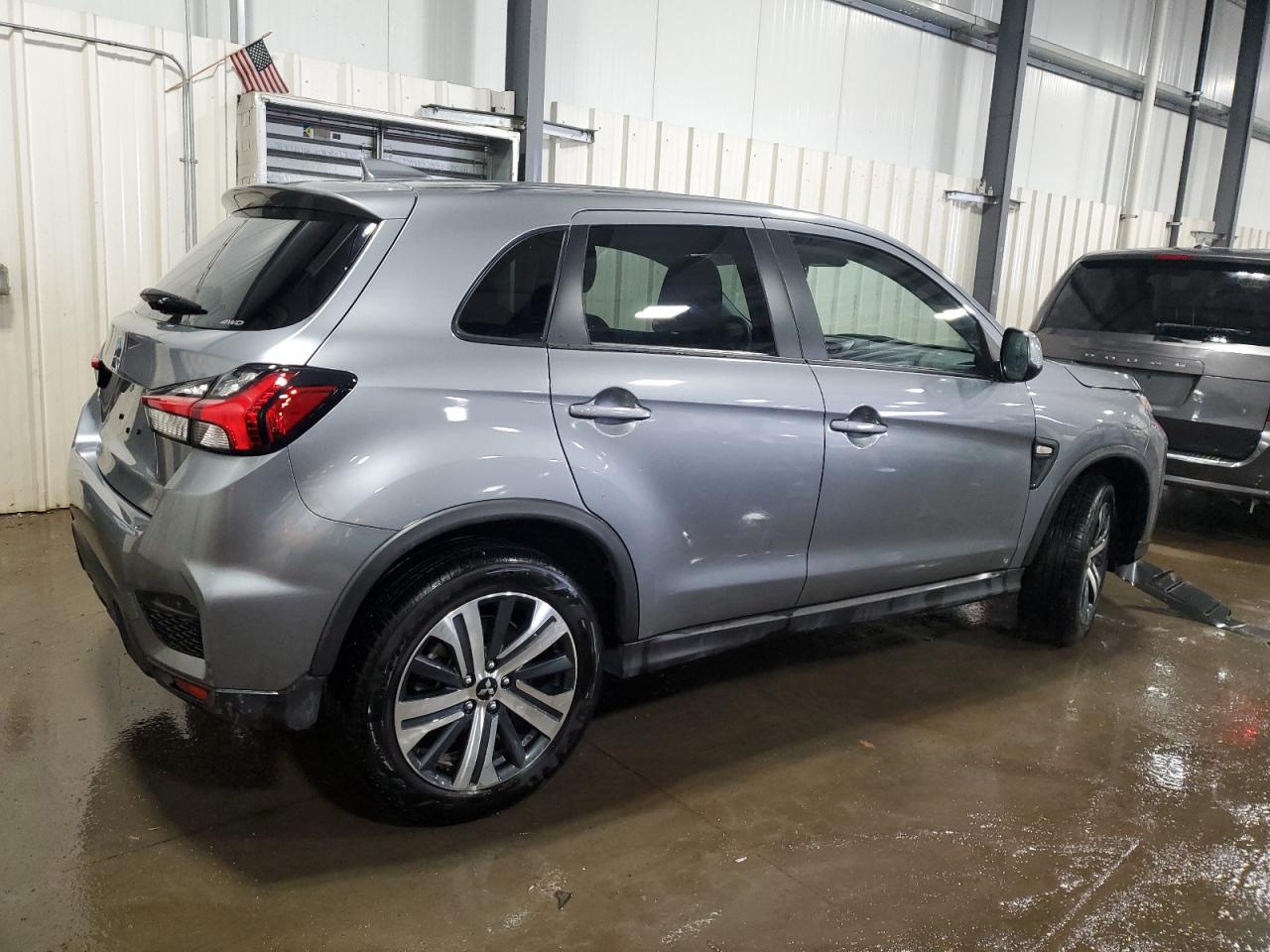2024 Mitsubishi Outlander - Image 3