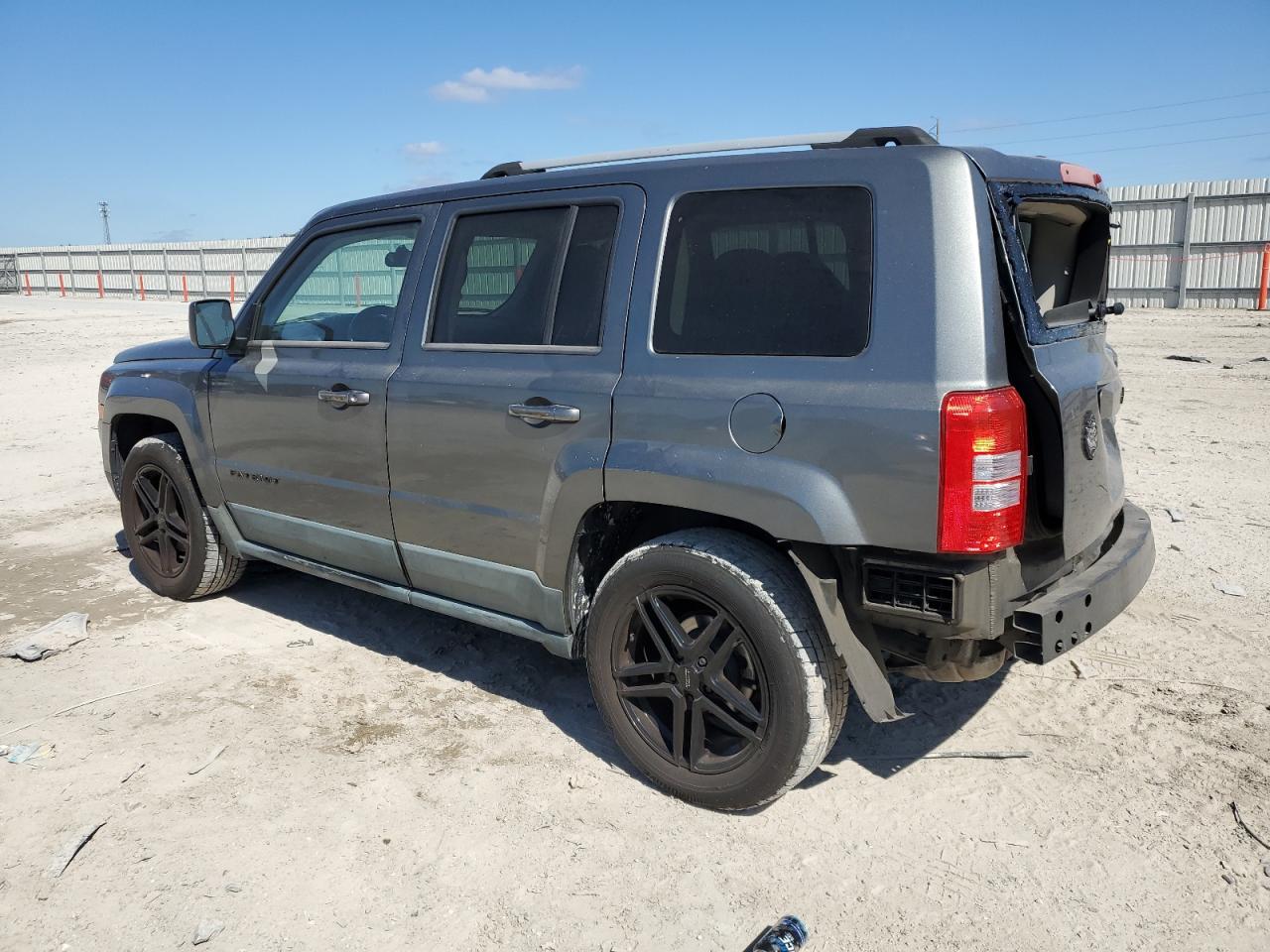 2011 Jeep Liberty (Patriot) - Image 2