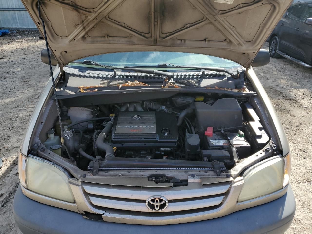 2002 Toyota Sienna - Image 12