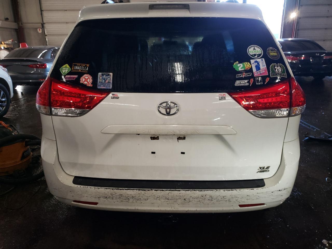 2013 Toyota Sienna - Image 6