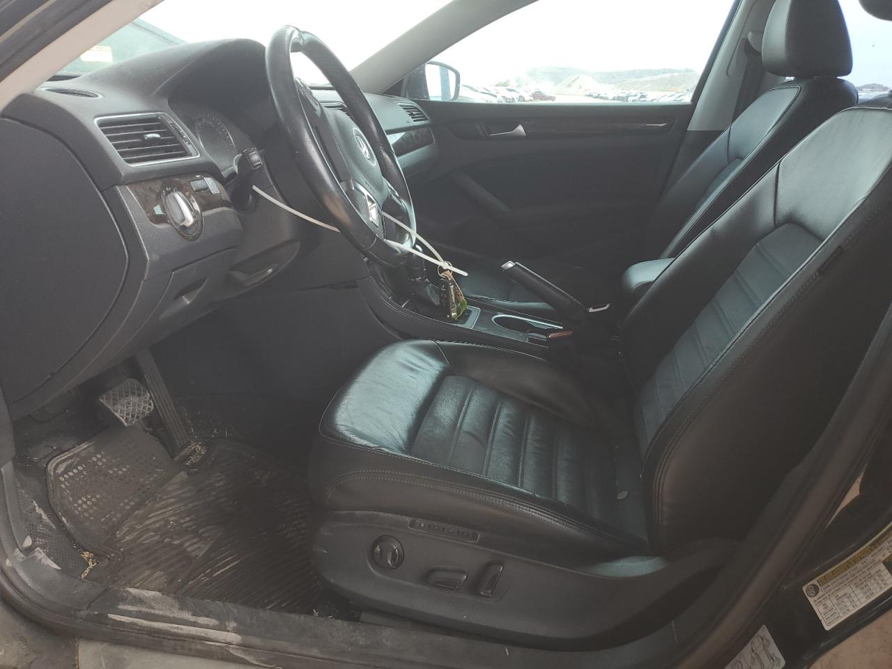 2014 Volkswagen Passat - Image 7