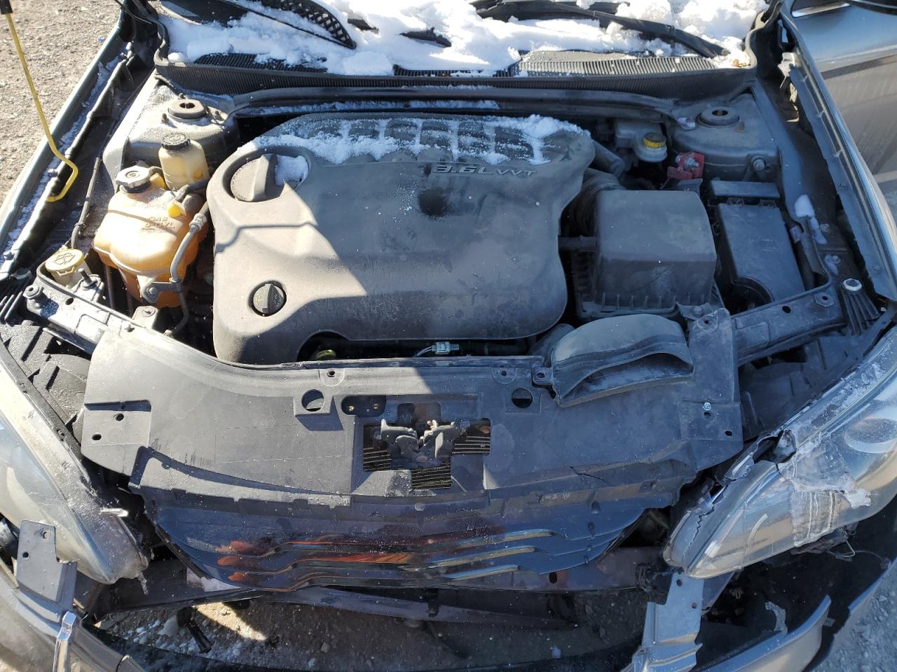 2013 Chrysler 200 - Image 13