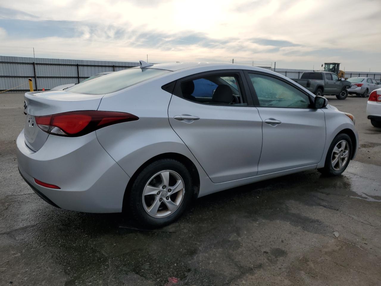 2014 Hyundai Elantra - Image 3