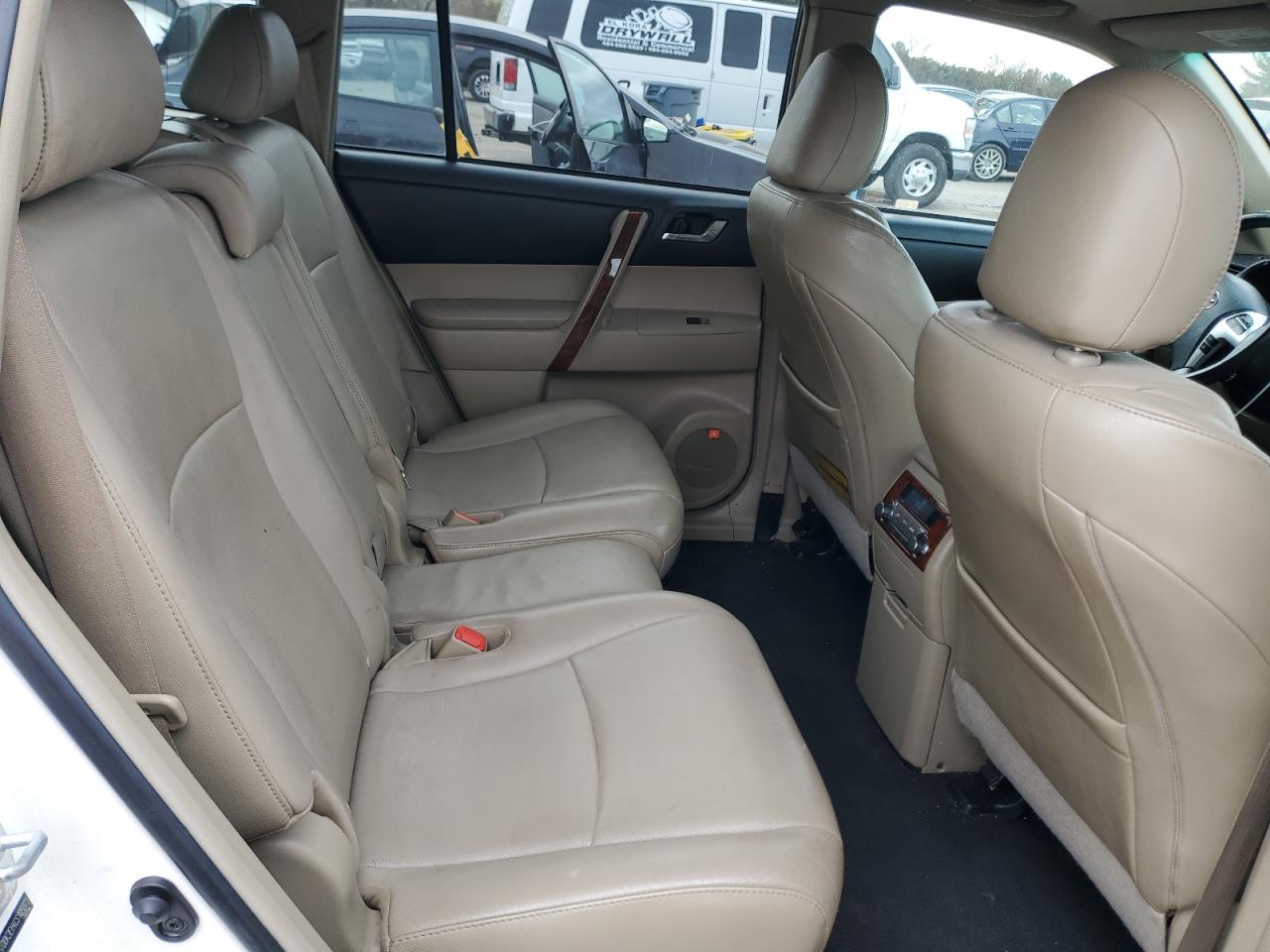 2012 Toyota Highlander - Image 12