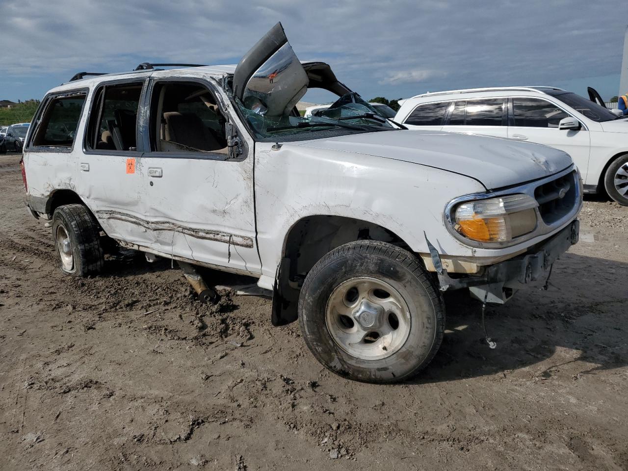 2000 Ford Explorer - Image 4