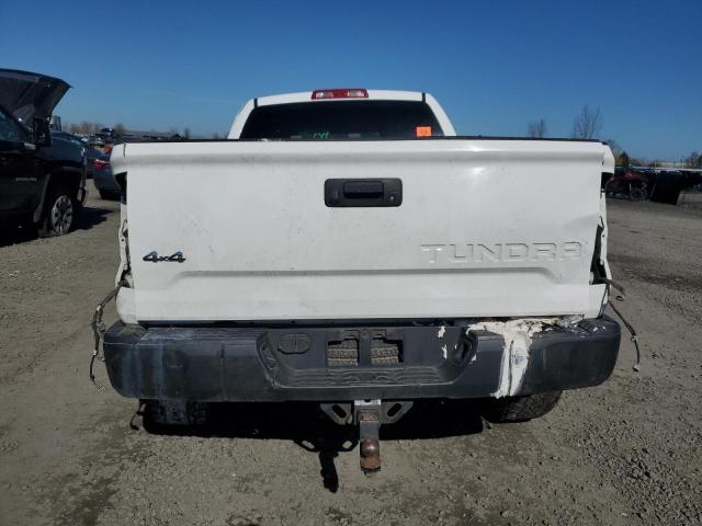 Pickups TOYOTA TUNDRA 2017 Biały