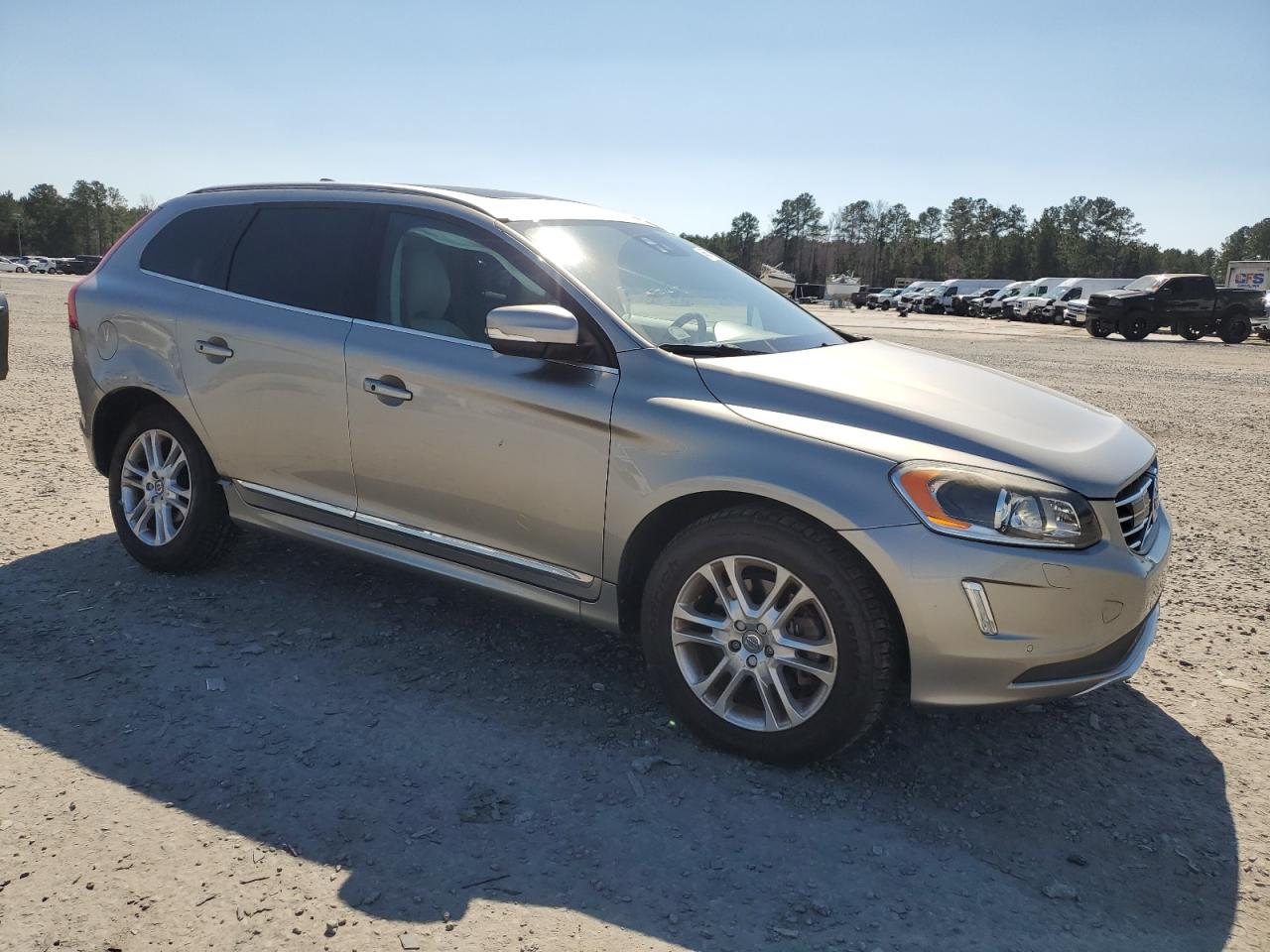 2015 Volvo XC60 - Image 4