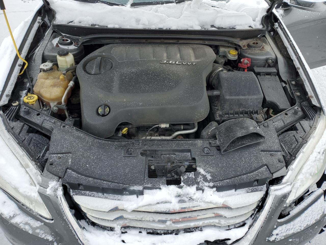 2013 Chrysler 200 - Image 11