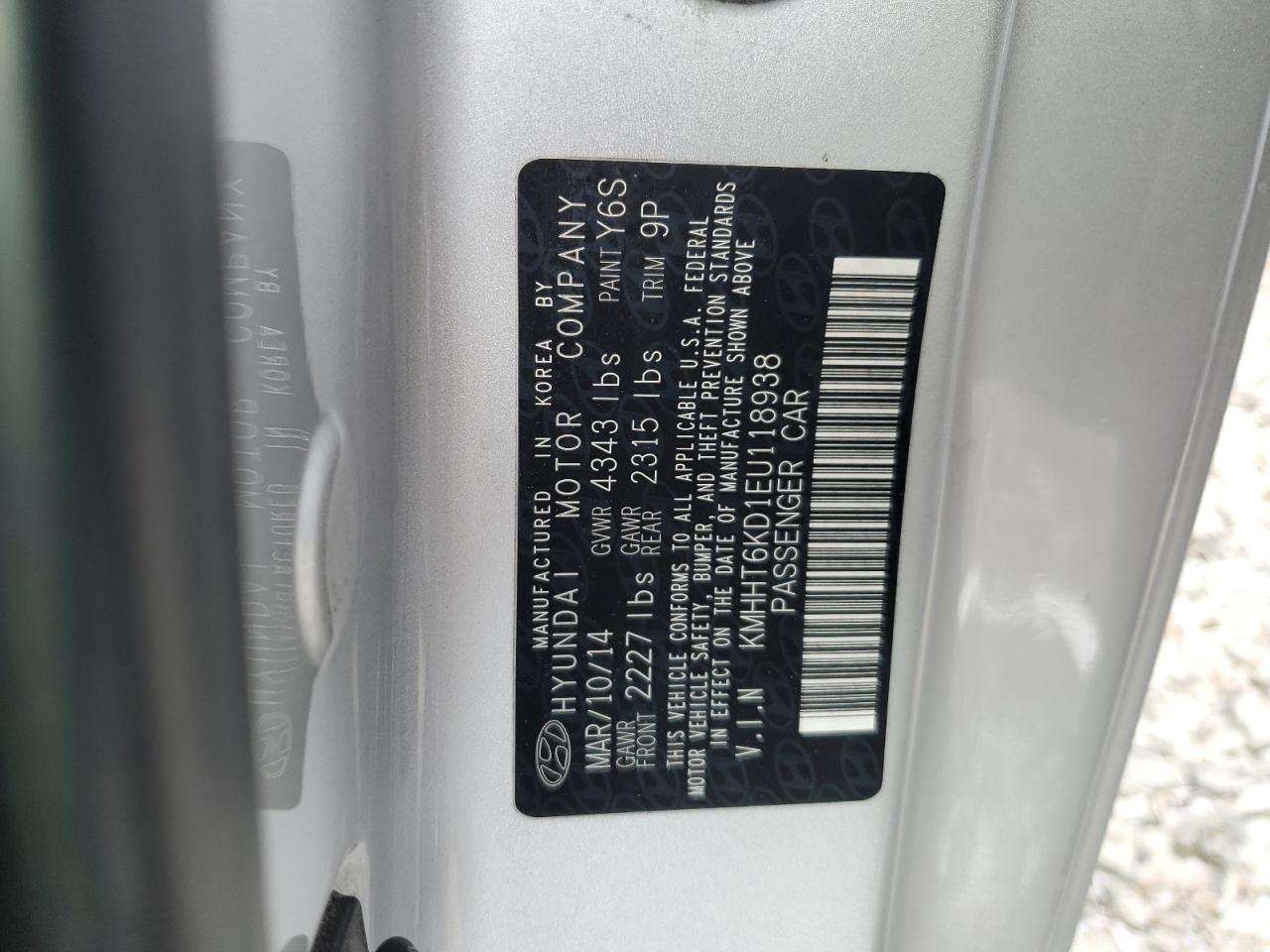 2014 Hyundai Genesis - Image 12