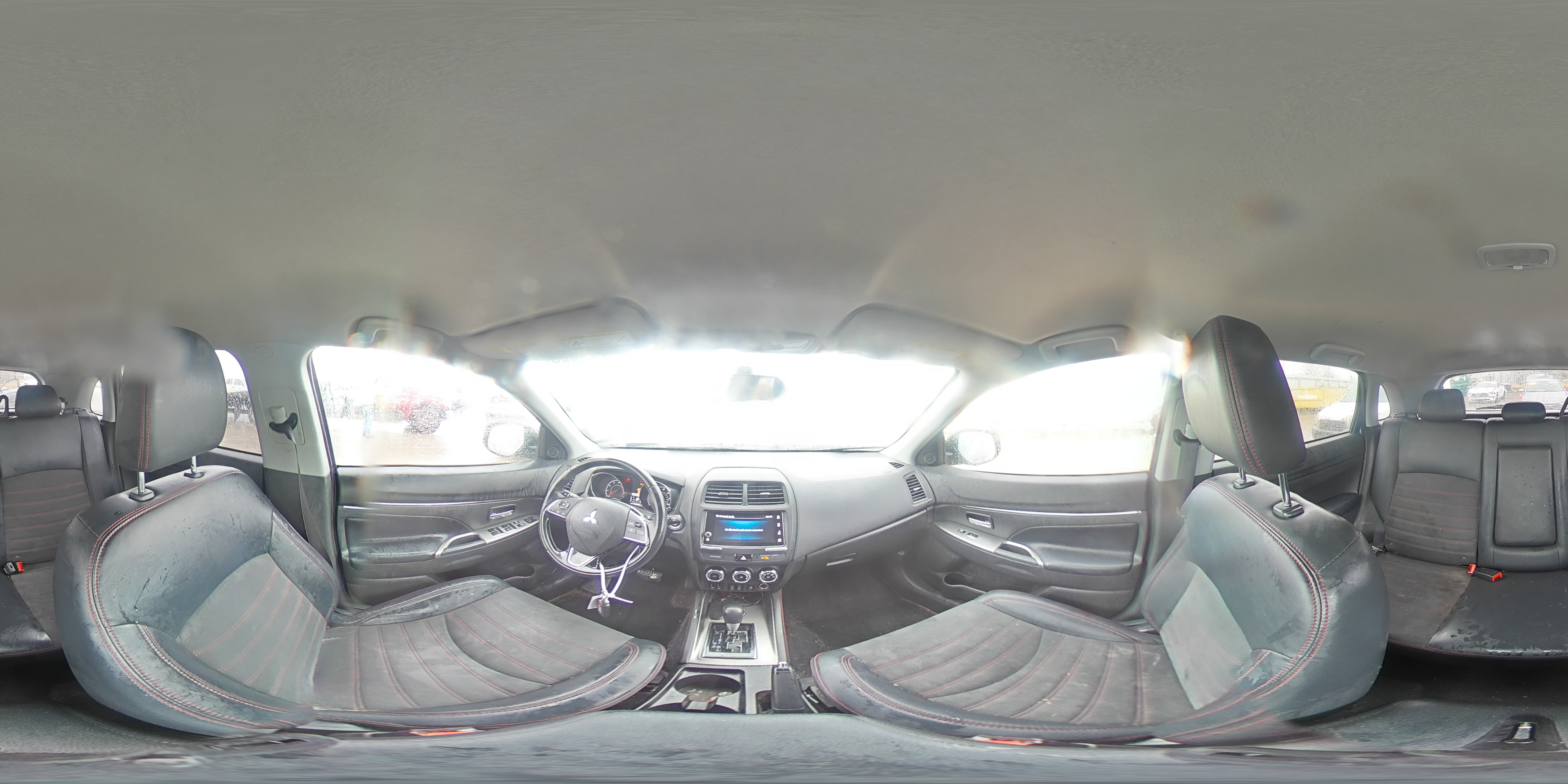 2018 Mitsubishi Outlander - Image 16