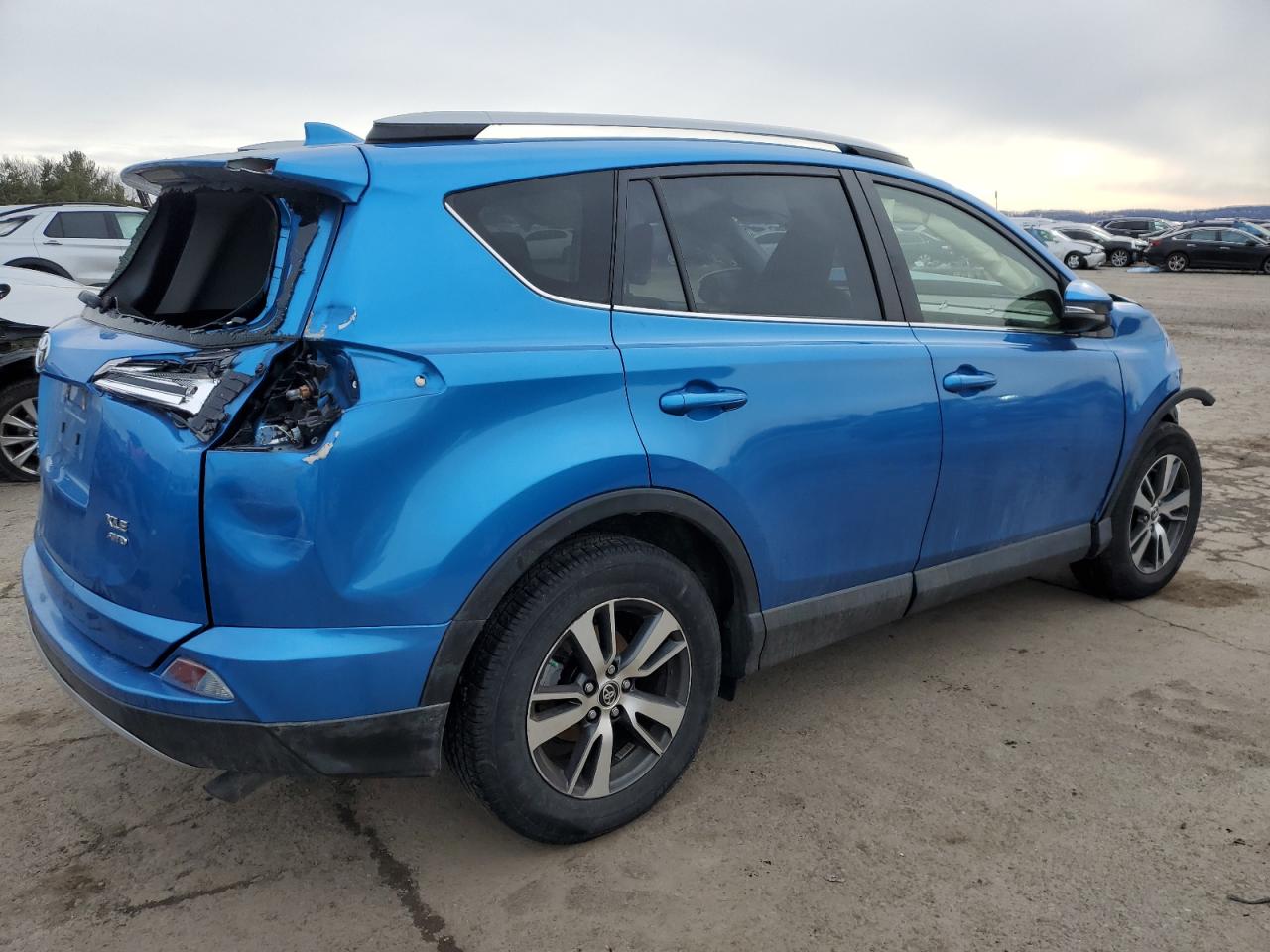 2018 Toyota RAV 4 - Image 3