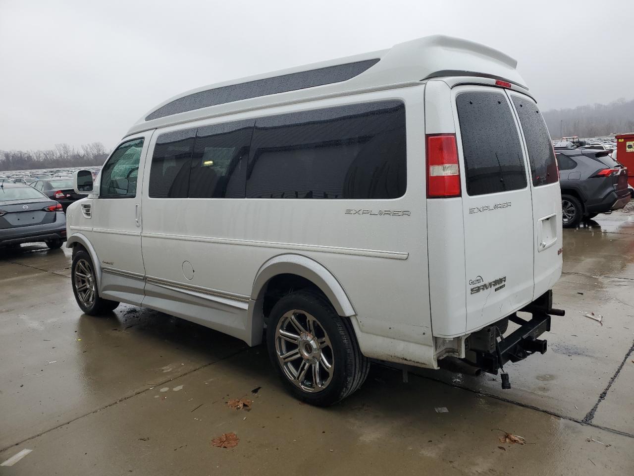 2015 GMC Savana - Image 2