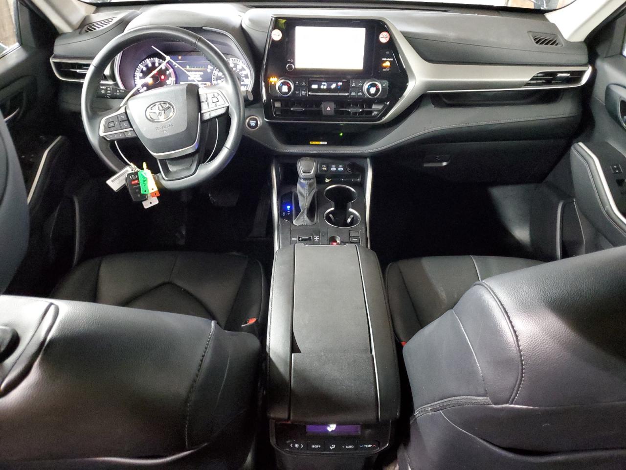 2024 Toyota Highlander - Image 8